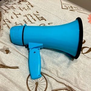 Megaphone (batteries not included)takes C batteries